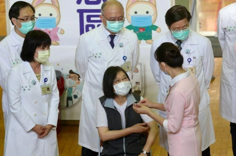 Trung Quốc đã gia tăng nỗ lực nhằm cô lập Đài Loan kể từ khi bà Thái Anh Văn (giữa) lên nắm quyền lãnh đạo hòn đảo. Ảnh: EPA Trung Quốc đã gia tăng nỗ lực nhằm cô lập Đài Loan kể từ khi bà Thái Anh Văn (giữa) lên nắm quyền lãnh đạo hòn đảo. Ảnh: EPA