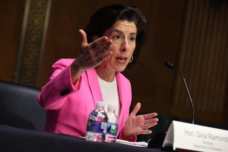 Bộ trưởng Thương mại Mỹ Gina Raimondo. Ảnh: AFP