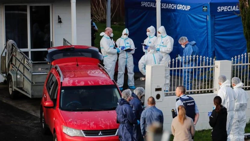 Cảnh sát New Zealand làm việc tại hiện trường ở Auckland vào ngày 11-8, sau khi phát hiện các bộ hài cốt. Ảnh: CHANNEL NEWS ASIA Cảnh sát New Zealand làm việc tại hiện trường ở Auckland vào ngày 11-8, sau khi phát hiện các bộ hài cốt. Ảnh: CHANNEL NEWS ASIA