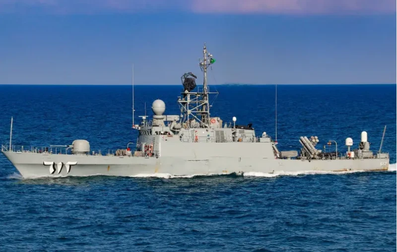 Tàu hộ tống HMS Badr của Lực lượng Hải quân Hoàng gia Saudi Arabia tại Vịnh Ba Tư vào tháng 12-2020. Ảnh: US NAVY Tàu hộ tống HMS Badr của Lực lượng Hải quân Hoàng gia Saudi Arabia tại Vịnh Ba Tư vào tháng 12-2020. Ảnh: US NAVY