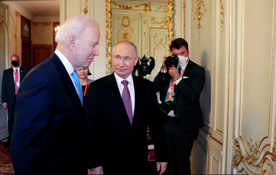 Tổng thống Mỹ Joe Biden (trái) và Tổng thống Nga Vladimir Putin trong một cuộc gặp trước đây. Ảnh: RIA NOVOSTI