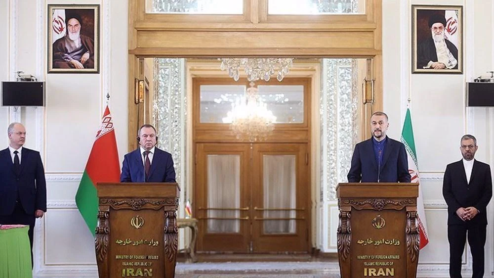 Ngoại trưởng Iran - ông Hossein Amir-Abdollahian (phải) trong cuộc họp báo với người đồng cấp Belarus - ông Vladimir Makei. Ảnh: PRESS TV