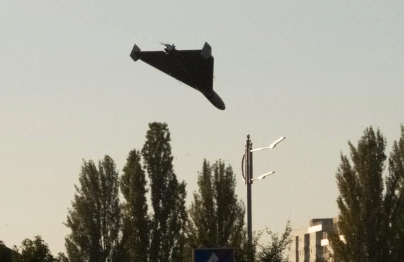 Một máy bay không người lái tiếp cận để tấn công thủ đô Kiev vào ngày 17-10. Ảnh: AFP