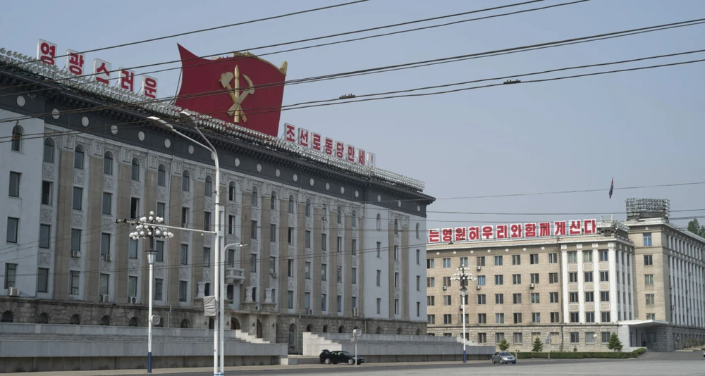 Trụ sở Bộ Ngoại giao CHDCND Triều Tiên (bên phải) ở thủ đô Bình Nhưỡng. Ảnh: NK NEWS