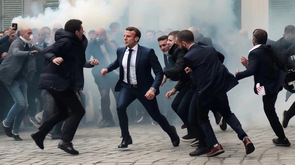 Ảnh deepfake về Tổng thống Pháp Emmanuel Macron. Ảnh: BLOOMBERG