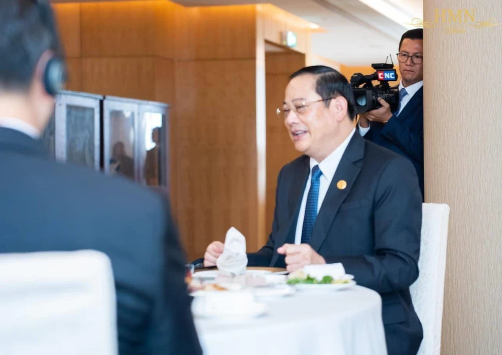 Hội nghị cấp cao ASEAN lần thứ 43 khai mạc giữa loạt diễn biến nóng khu vực 05/09/2023 (PLO)- Các lãnh đạo các nước thành viên ASEAN hội tụ về thủ đô Jakarta (Indonesia) dự hội nghị cấp cao thường niên của khối và các hội nghị cấp cao liên quan diễn ra từ hôm nay 5-9 đến ngày 7-9.