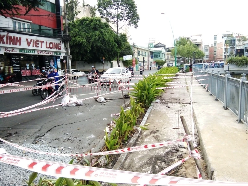 Một điểm lún sụp kéo dài thuộc gói thầu do nhà thầu Trung Quốc thi công. 