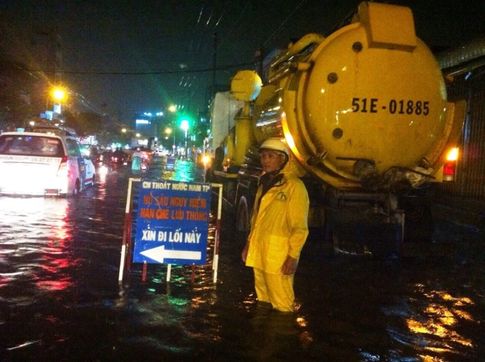 Trận mưa chiều qua ở TP.HCM lập kỷ lục mới ảnh 1