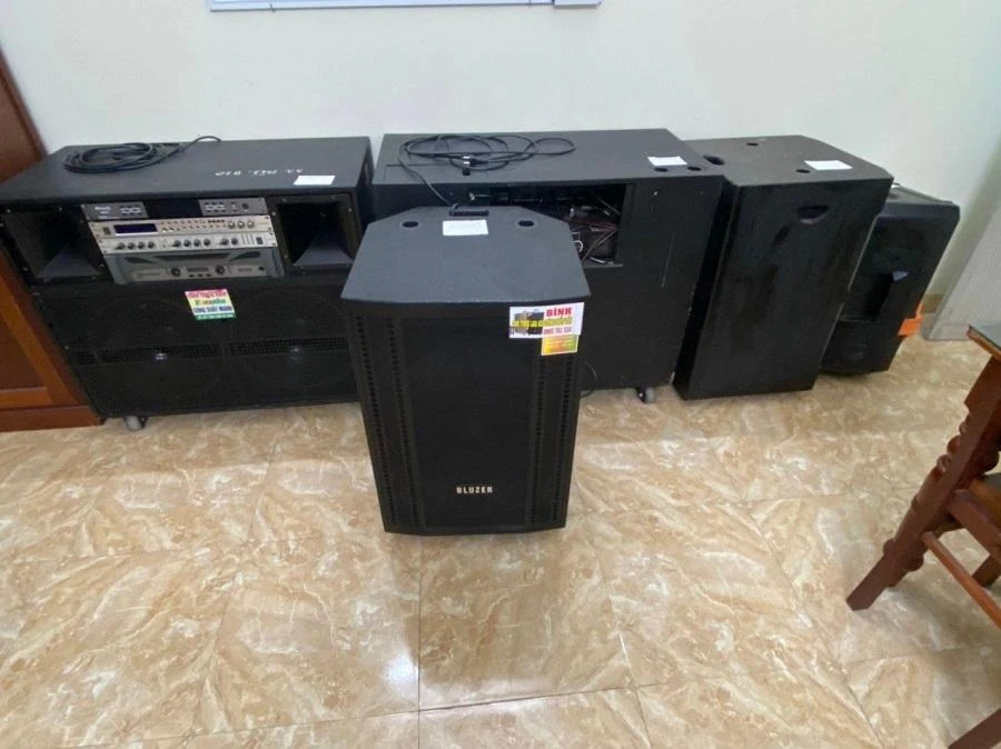 Các loa bị tạm giữ trong đêm 9-9- Ảnh: NHĐ Các loa bị tạm giữ trong đêm 9-9- Ảnh: NHĐ