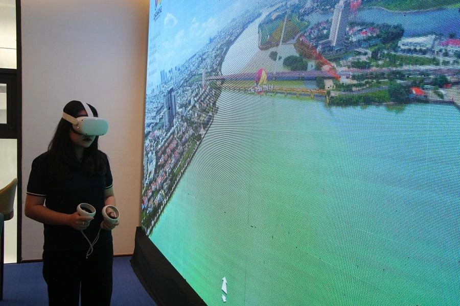 Trải nghiệm công nghệ thực tế ảo VR360-Ảnh: NGÔ QUANG Trải nghiệm công nghệ thực tế ảo VR360-Ảnh: NGÔ QUANG
