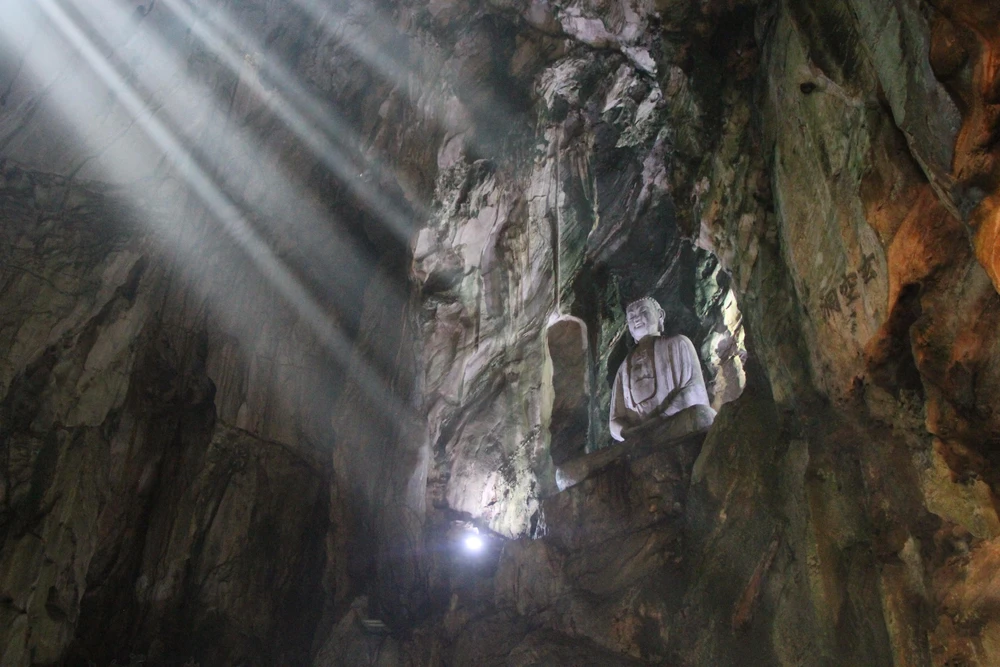 Động Huyền Không thuộc danh thắng Ngũ Hành Sơn nơi có các Bia ma nhai. Ảnh: NGÔ QUANG