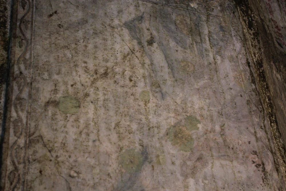 Bia ma nhai tại danh thắng Ngũ Hành Sơn, Đà Nẵng là kho tàng di sản tư liệu quý giá bằng chữ Hán và chữ Nôm. Ảnh: NGÔ QUANG