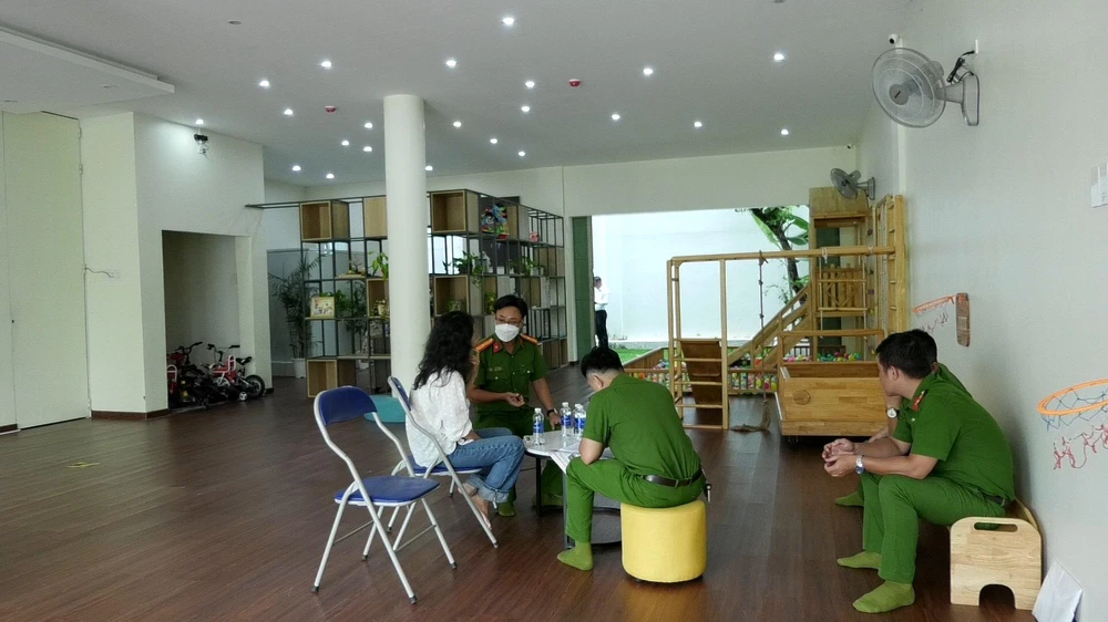 Bà G làm việc với cơ quan điều tra. Ảnh: BD