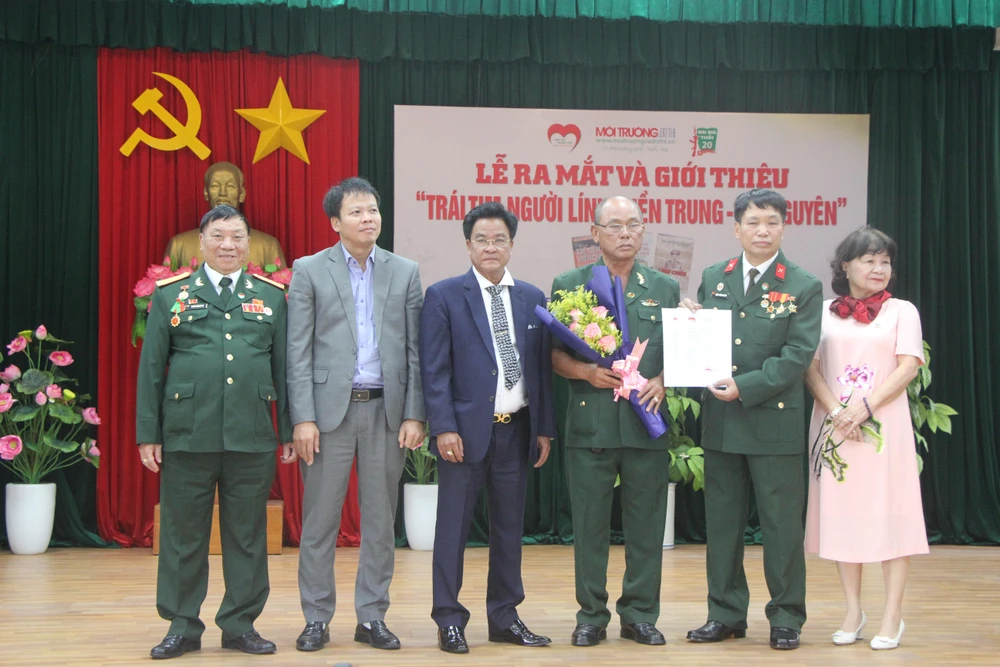 Ra mắt CLB “Trái tim Người lính miền Trung – Tây Nguyên” tại Đà Nẵng. Ảnh: NGÔ QUANG