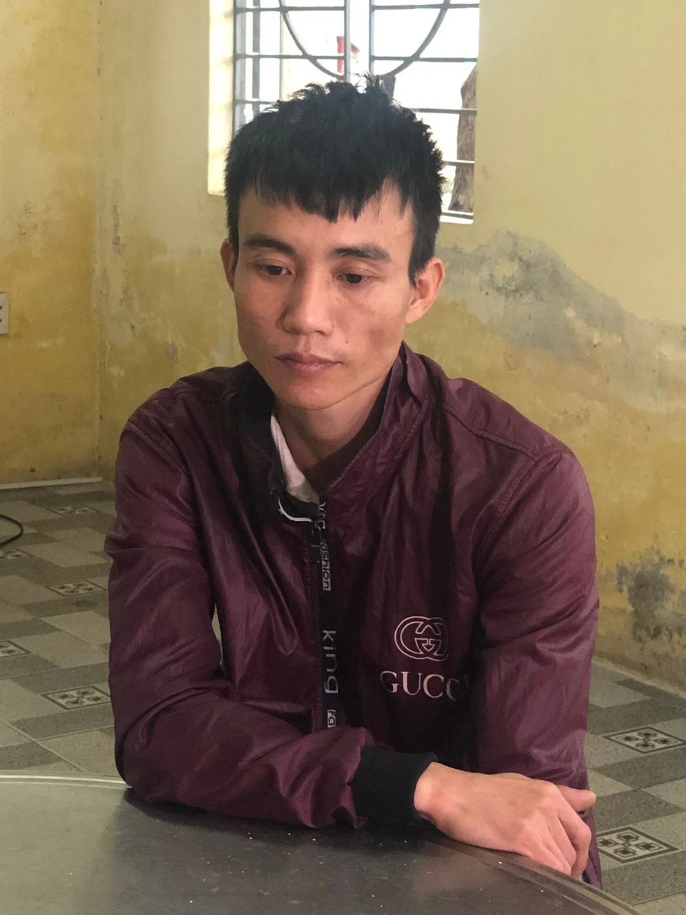 Nguyễn Bá Hiếu tại cơ quan điều tra. Ảnh: CA