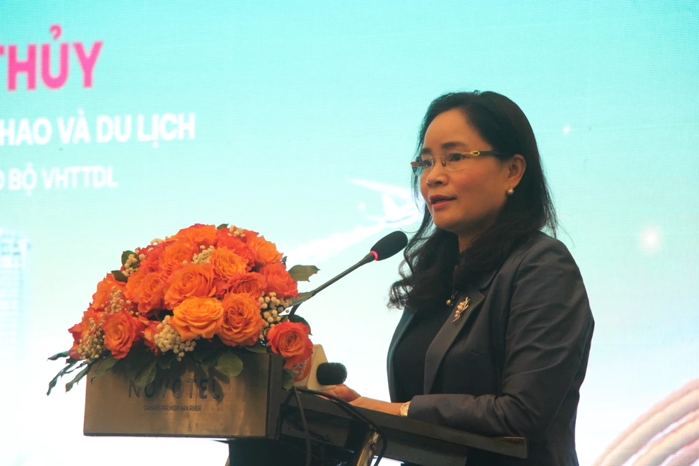 Thứ trưởng Bộ VHTTDL Trịnh Thị Thuỷ phát biểu khai mạc hội thảo.Ảnh: NGÔ QUANG