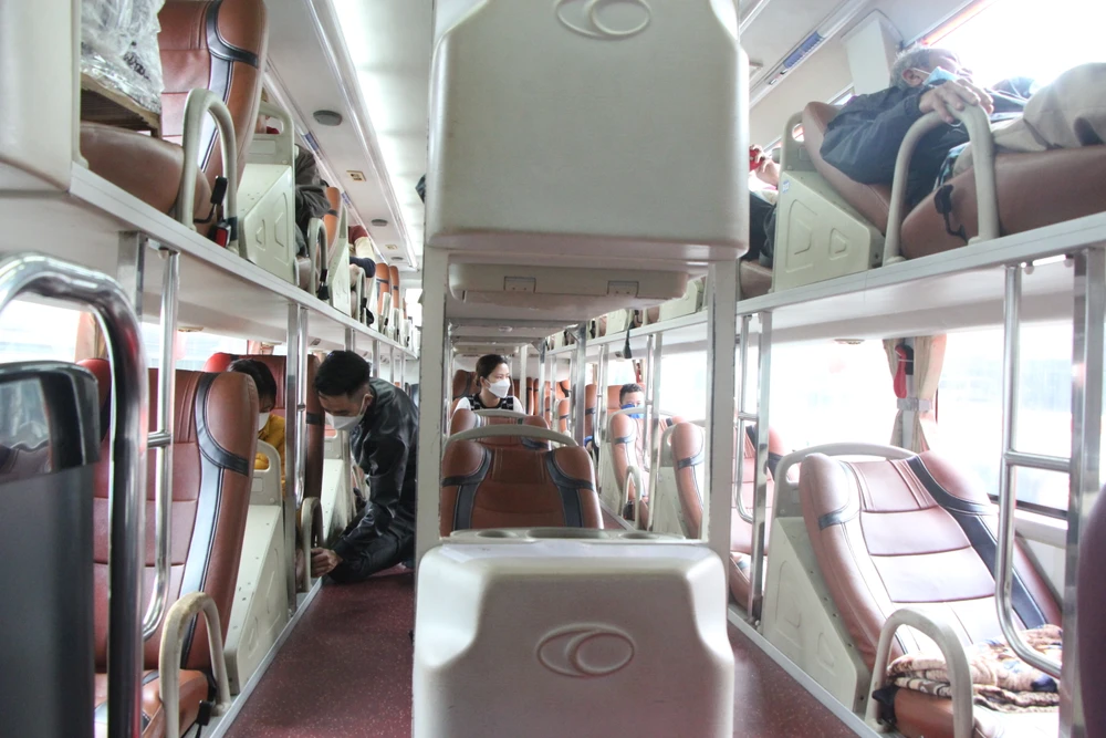 Các tài xế chạy xe cho biết chưa có năm nào ế khách như năm này.