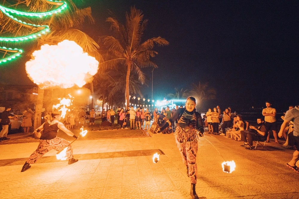 Nhiều hoạt động hấp dẫn sẽ diễn ra tại bãi biển đêm Mỹ An.Ảnh: BQL