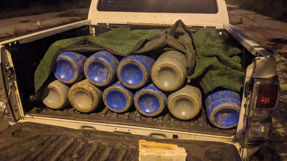 Các bình khí cười bị thu giữ trong đêm 2-3.Ảnh : CA Các bình khí cười bị thu giữ trong đêm 2-3.Ảnh : CA