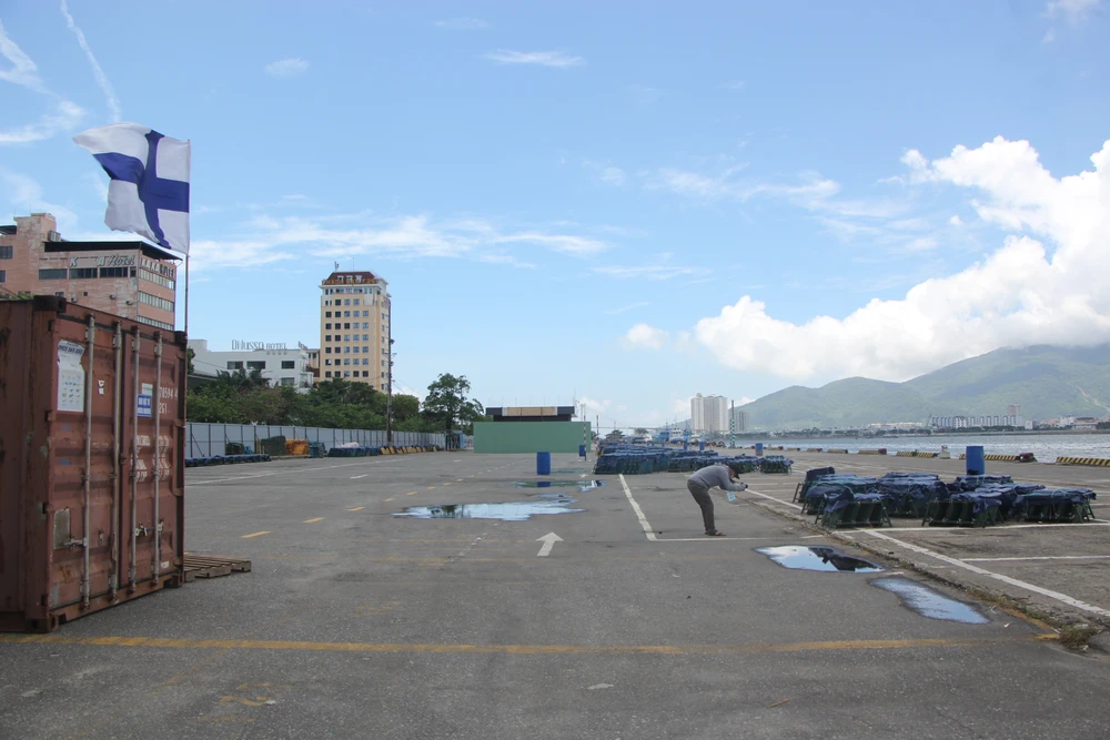 Trận địa pháo của 2 đội được đặt cạnh nhau, khu vực của mỗi đội có chiều dài khoảng 100m.Ảnh: NGÔ QUANG