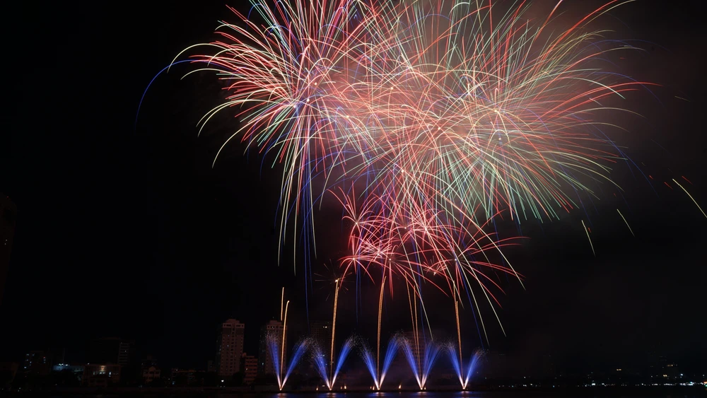 Đội chủ nhà Việt Nam kể câu chuyện về hòa bình và hữu nghị thông qua chủ đề “Đà Nẵng - âm sắc hòa bình”. Ảnh: NGÔ QUANG