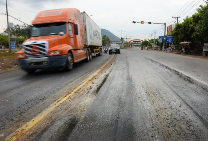 Phê bình nhiều đơn vị để hằn lún trên quốc lộ 1 ảnh 1