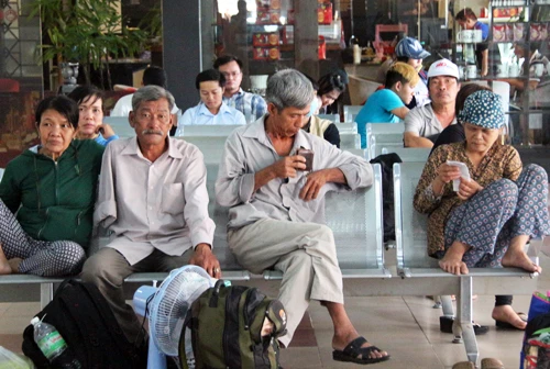 Theo khảo sát của Quỹ dân số Liên hợp quốc tại Việt Nam, có khoảng 7% người cao tuổi nhận được chế độ miễn giảm giá vé.