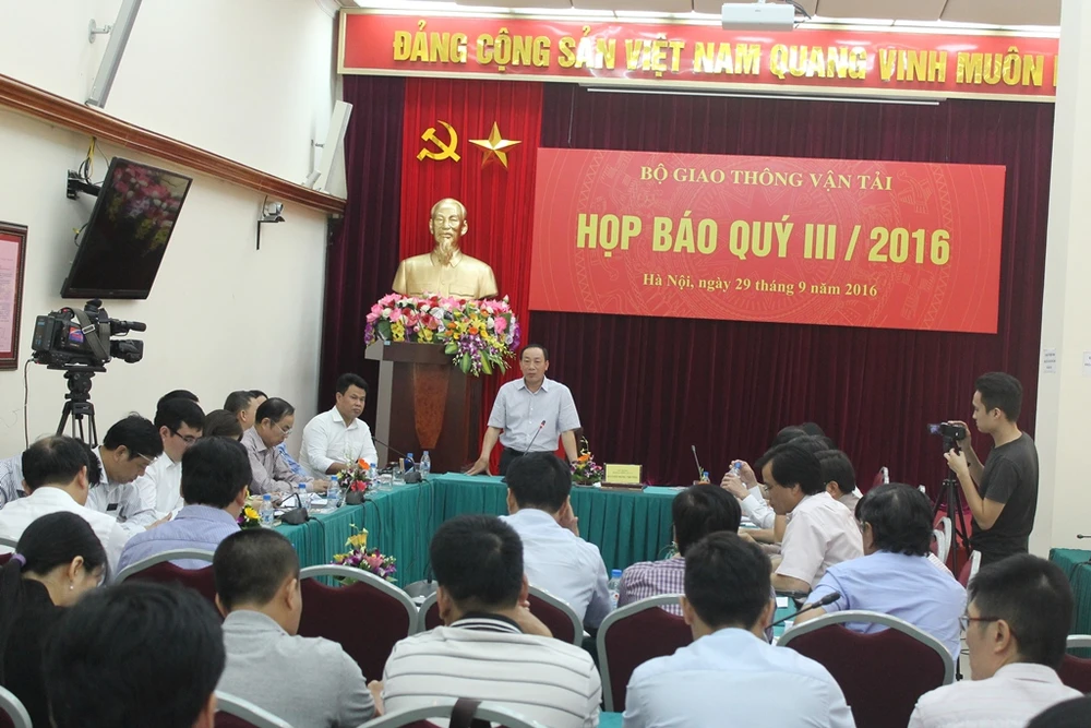 Ông Nguyễn Hồng Trường cho rằng việc đặt hai trạm Bến Thủy 1 và 2 là tối ưu không di chuyển được. Ảnh: VIẾT LONG