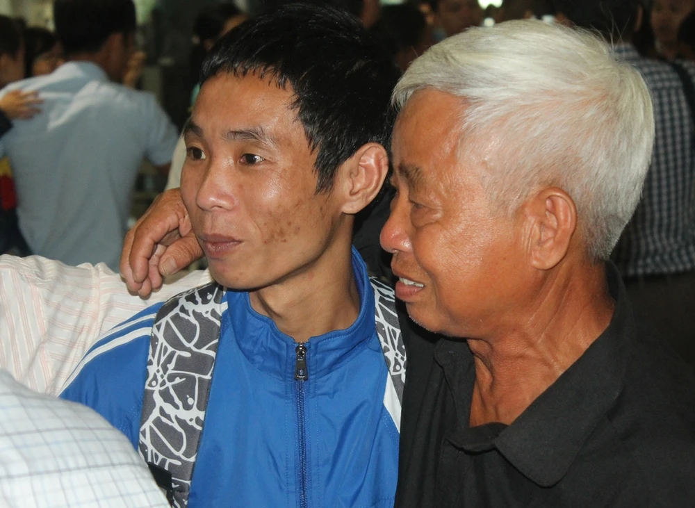 3 thuyền viên bị cướp biển bắt 4 năm đã trở về ảnh 2