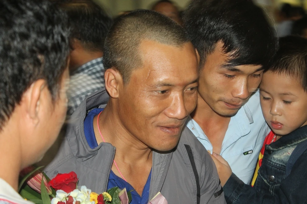 3 thuyền viên bị cướp biển bắt 4 năm đã trở về ảnh 1