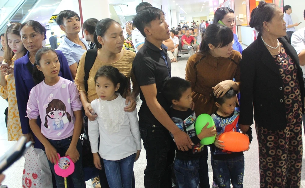 3 thuyền viên bị cướp biển bắt 4 năm đã trở về ảnh 4