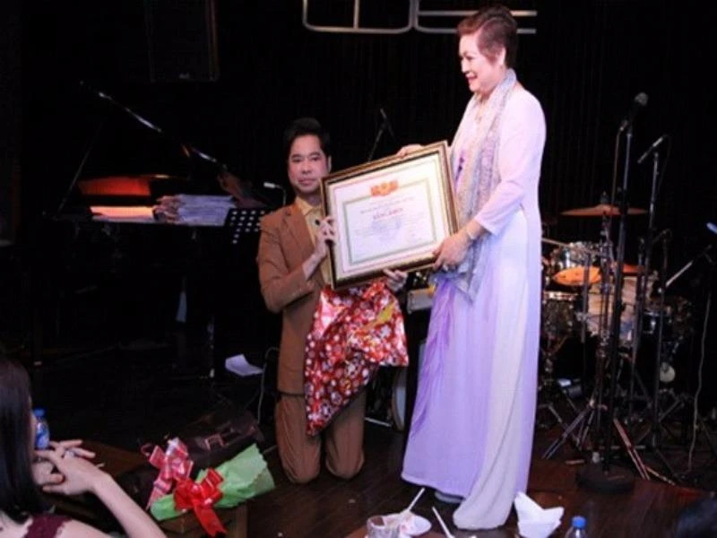 Thủ tướng yêu cầu quản lý chặt về phong tặng danh hiệu ảnh 1