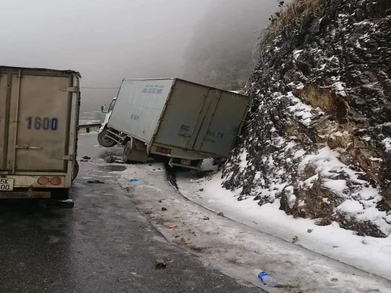 Dọn băng tuyết và hạn chế xe lên miền núi phía Bắc ảnh 1