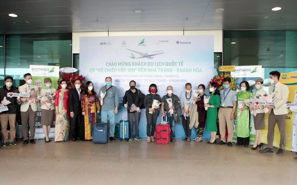 Thủ tướng: ‘Việt Nam dự kiến mở lại đường bay quốc tế vào đầu tháng 12’ ảnh 3