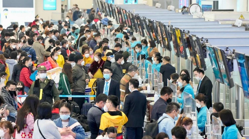 Sản lượng vận chuyển nội địa tại sân bay Nội Bài đang phục hồi mạnh mẽ sau hai năm bị hạn chế do dịch bệnh. Ảnh: H.SƠN