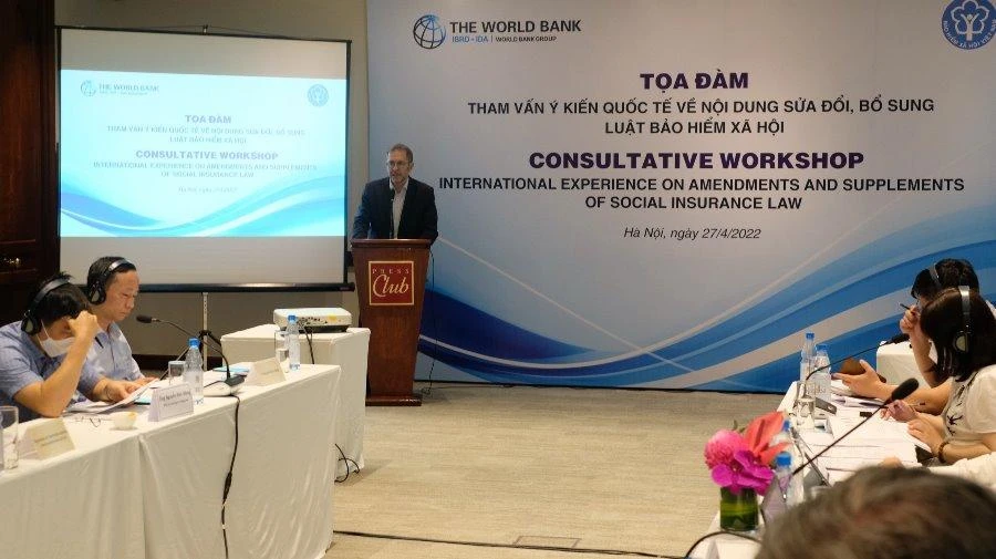 Các chuyên gia nước ngoài tham vấn chính sách cho Việt Nam. Ảnh: H.THƯ