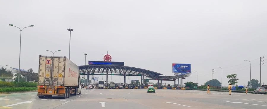 Nhiều trạm BOT hiện nay có mức thu phí thấp hơn dự kiến. Ảnh: V.LONG