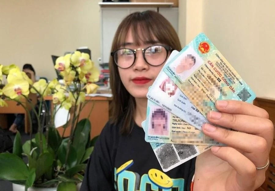 Người dân có thể sử dụng căn cước công dân gắn chíp đi khám, chữa bệnh. Ảnh: B.TUYẾN Người dân có thể sử dụng căn cước công dân gắn chíp đi khám, chữa bệnh. Ảnh: B.TUYẾN