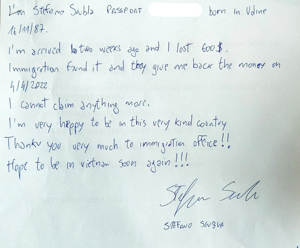 Thư cảm ơn của một hành khách nước ngoài. Ảnh: H.MAI