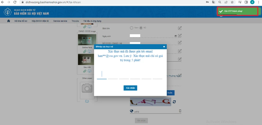 Hoàn thành việc thay đổi thông tin. Ảnh: V.LONG