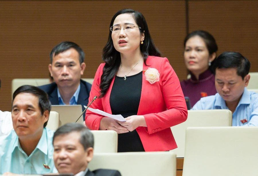 ĐB Nguyễn Thị Thủy (Bắc Kạn) phát biểu đóng góp ý kiến tại hội trường. ĐB Nguyễn Thị Thủy (Bắc Kạn) phát biểu đóng góp ý kiến tại hội trường.