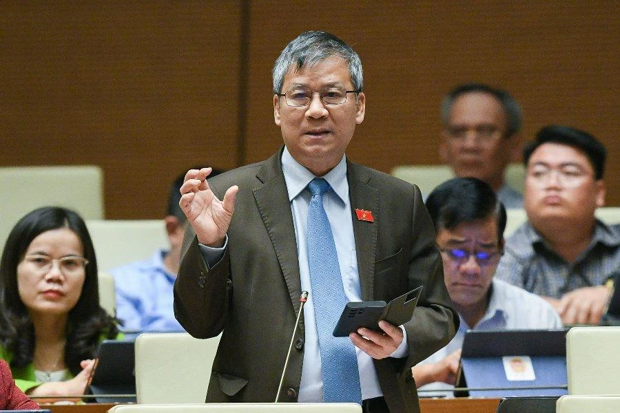 ĐB Nguyễn Anh Trí tranh luận lại phần trả lời của Bộ trưởng Bộ Công Thương. Ảnh: Đ.MINH