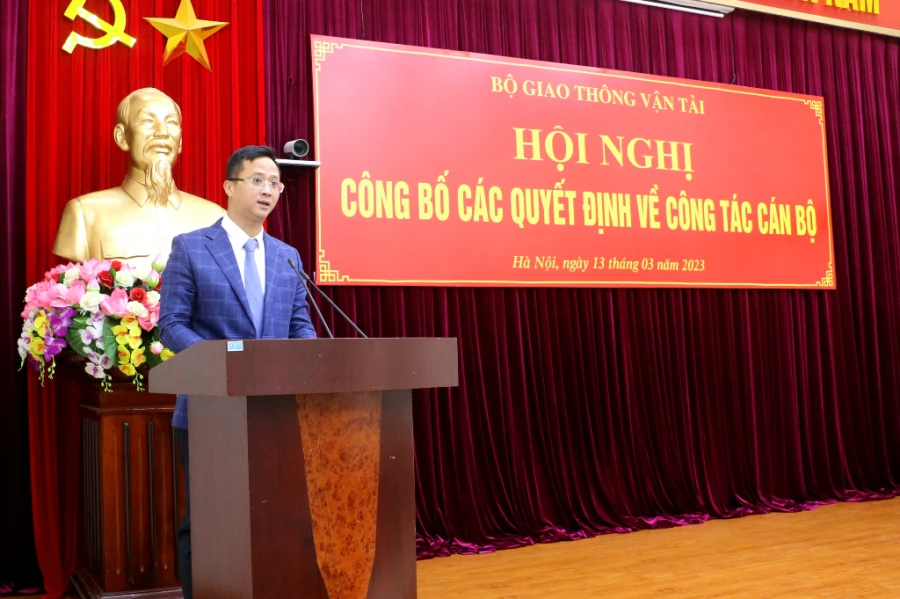 Ông Uông Việt Dũng phát biểu tại lễ nhận chức vụ mới.