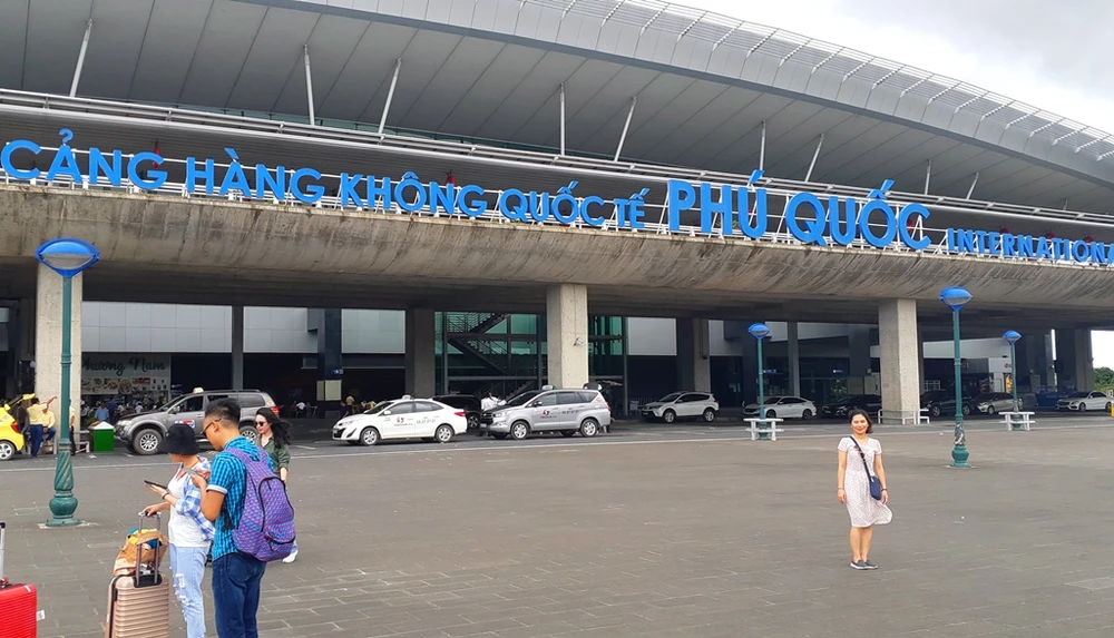 Sân bay Phú Quốc hiện đã quá tải. Ảnh: V.LONG Sân bay Phú Quốc hiện đã quá tải. Ảnh: V.LONG