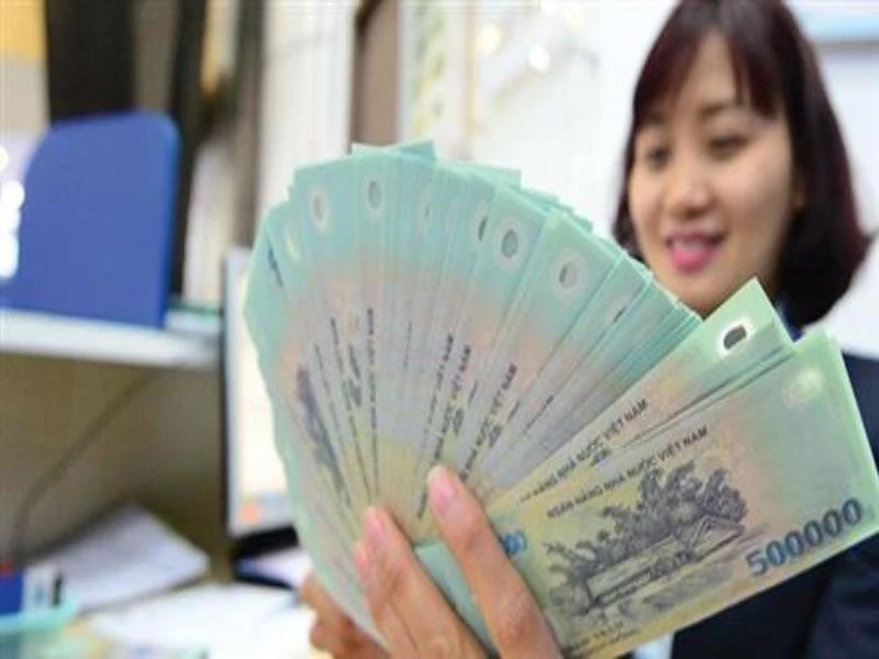 Chính phủ cho biết từ ngày 1-7 sẽ thực hiện cải cách chính sách tiền lương mới đi đôi với bình ổn giá cả. Ảnh: CTV