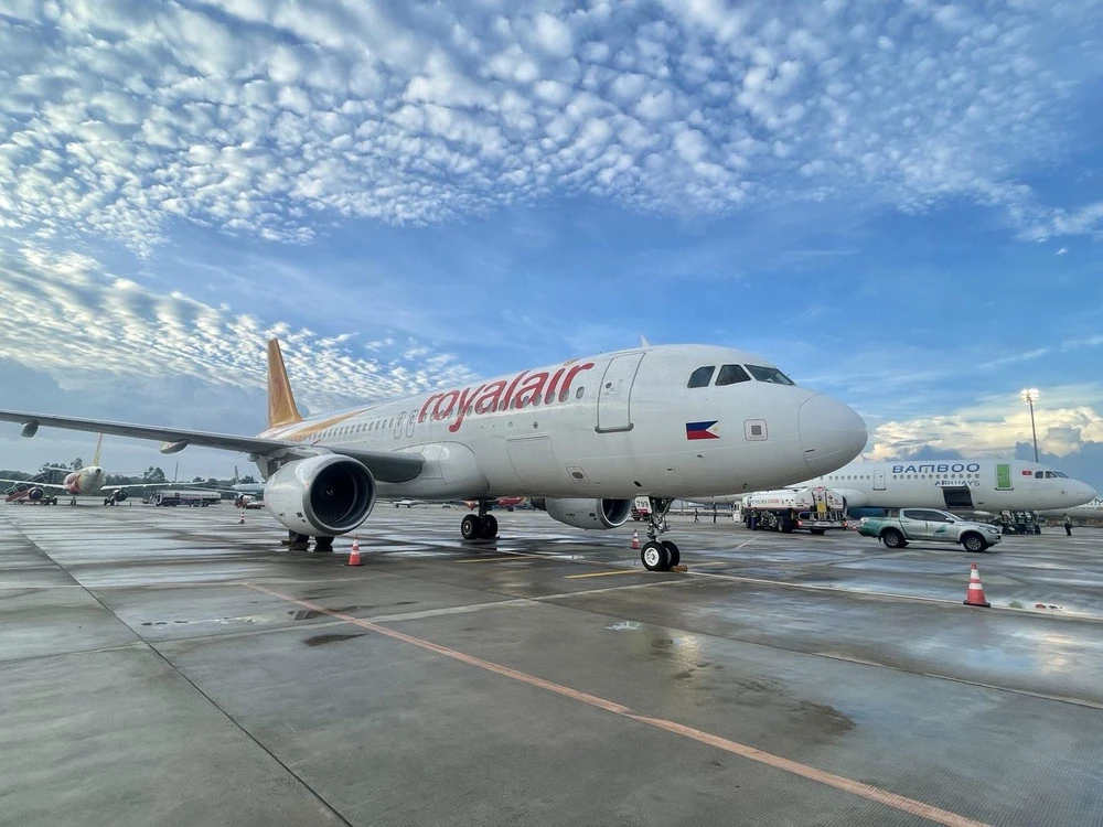 Máy bay A320 mới mang “màu áo” cam - sẽ phục vụ các chuyến bay nội địa, có phần khác biệt so với màu xanh thương hiệu của Tre Việt. Ảnh: P.P