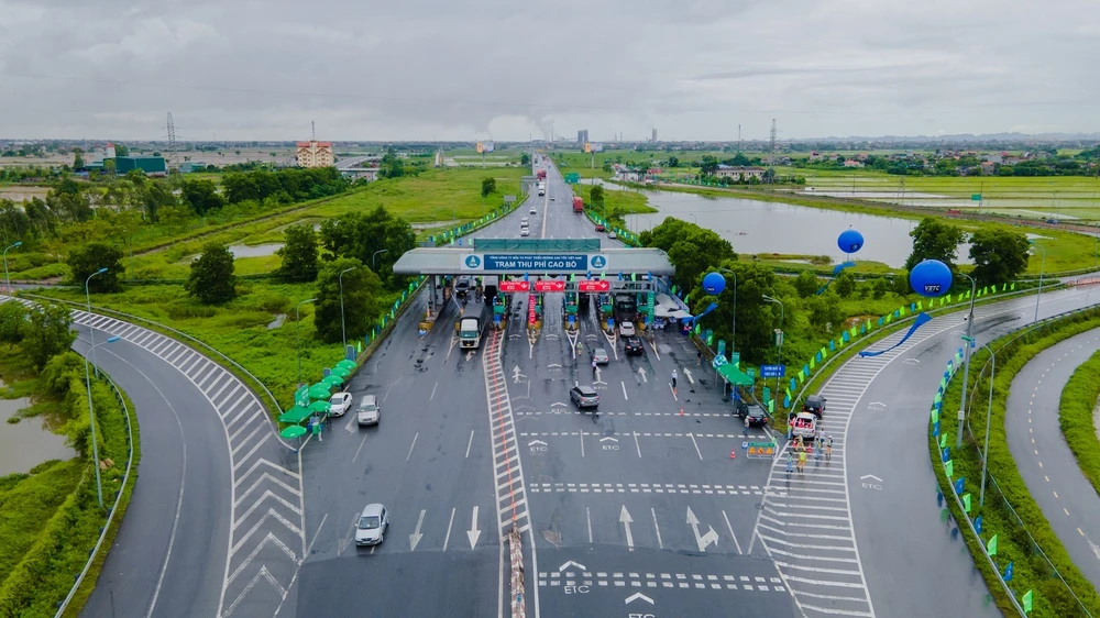 Đường có thu phí đối với nhiều phương tiện