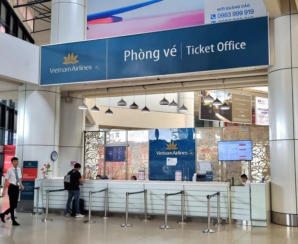 Thời gian qua giá vé máy bay tăng cao. Ảnh: V.LONG