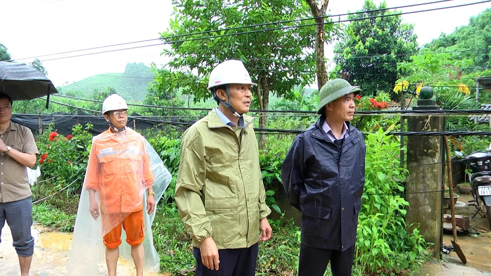 cấp lại điện sinh hoạt cho người dân.