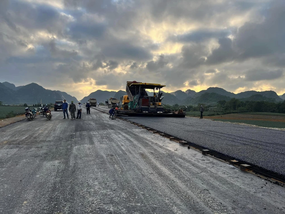 Hiện một số dự án thành phần thuộc tuyến đường bộ cao tốc Bắc - Nam có thể hoàn thành vượt tiến độ. Ảnh: V.D